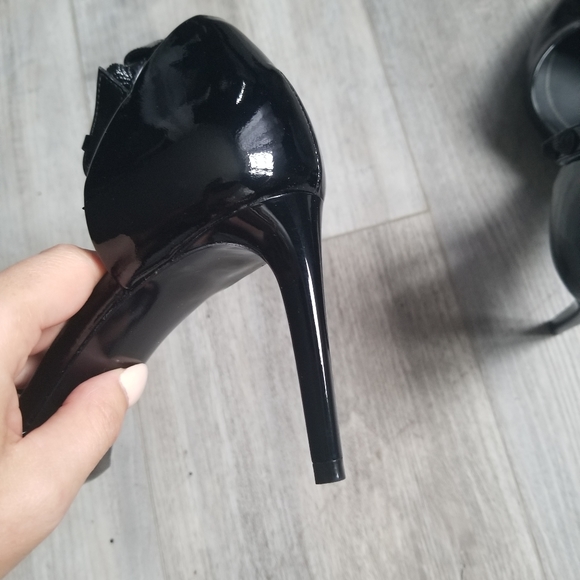 **SOLD elsewhere** black Balenciaga patent pumps - Picture 6 of 9